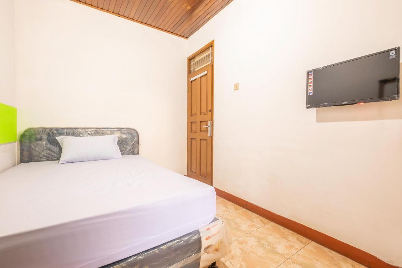 Oyo Life 2449 Sandila Hotel